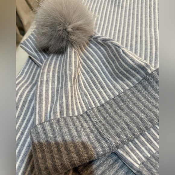 Christian Siriano Women’s Matching Sweater and Beanie Gray and White Size S NWT - Picture 3 of 6